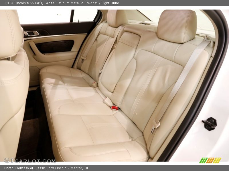White Platinum Metallic Tri-coat / Light Dune 2014 Lincoln MKS FWD