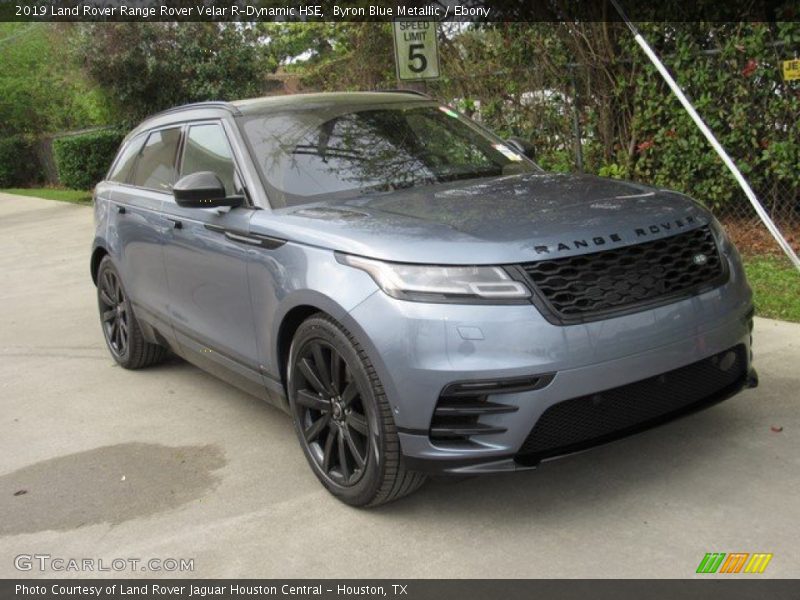 Front 3/4 View of 2019 Range Rover Velar R-Dynamic HSE