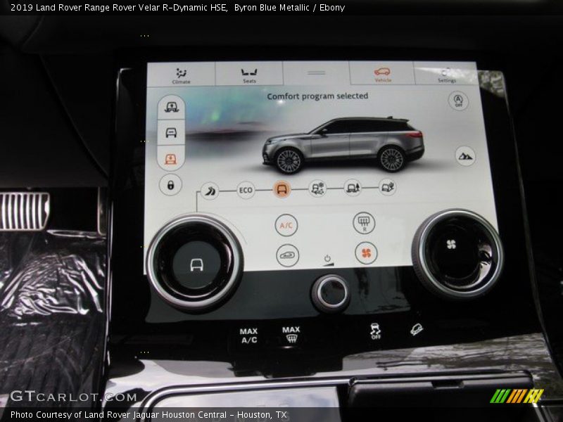 Controls of 2019 Range Rover Velar R-Dynamic HSE