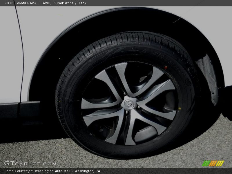 Super White / Black 2016 Toyota RAV4 LE AWD