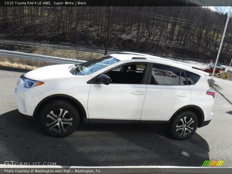 Super White / Black 2016 Toyota RAV4 LE AWD