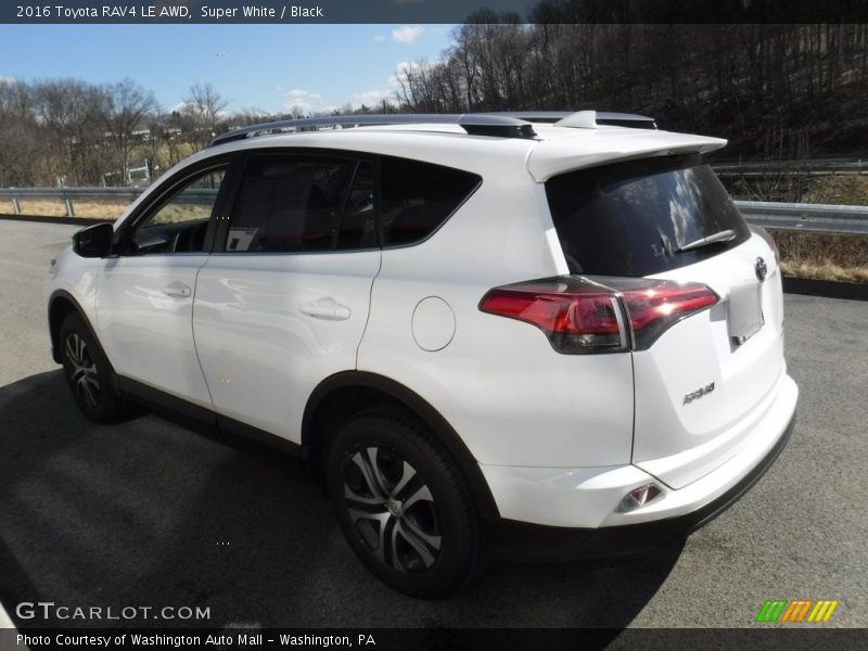 Super White / Black 2016 Toyota RAV4 LE AWD