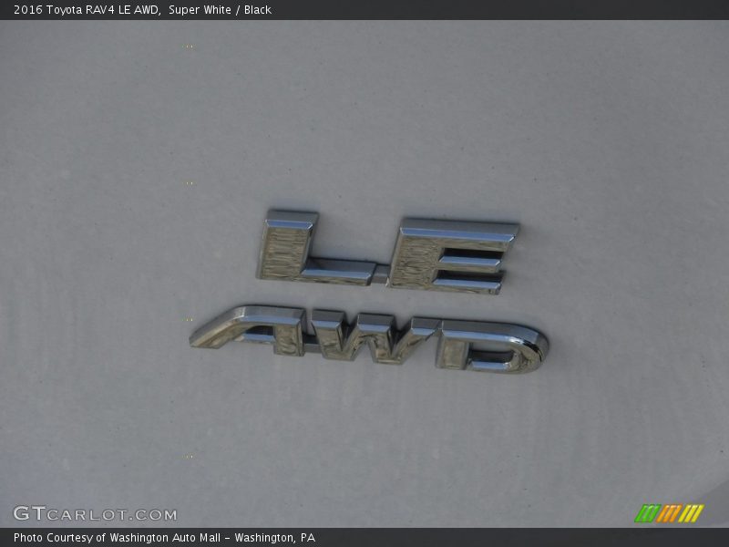 Super White / Black 2016 Toyota RAV4 LE AWD