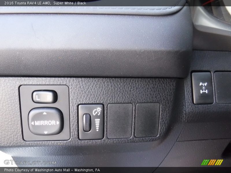 Super White / Black 2016 Toyota RAV4 LE AWD