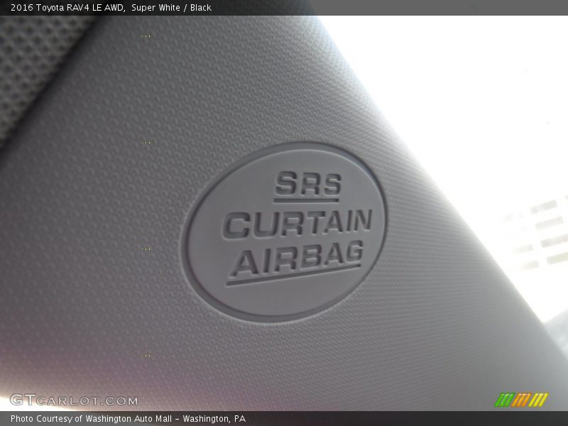 Super White / Black 2016 Toyota RAV4 LE AWD