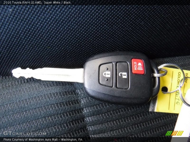 Super White / Black 2016 Toyota RAV4 LE AWD