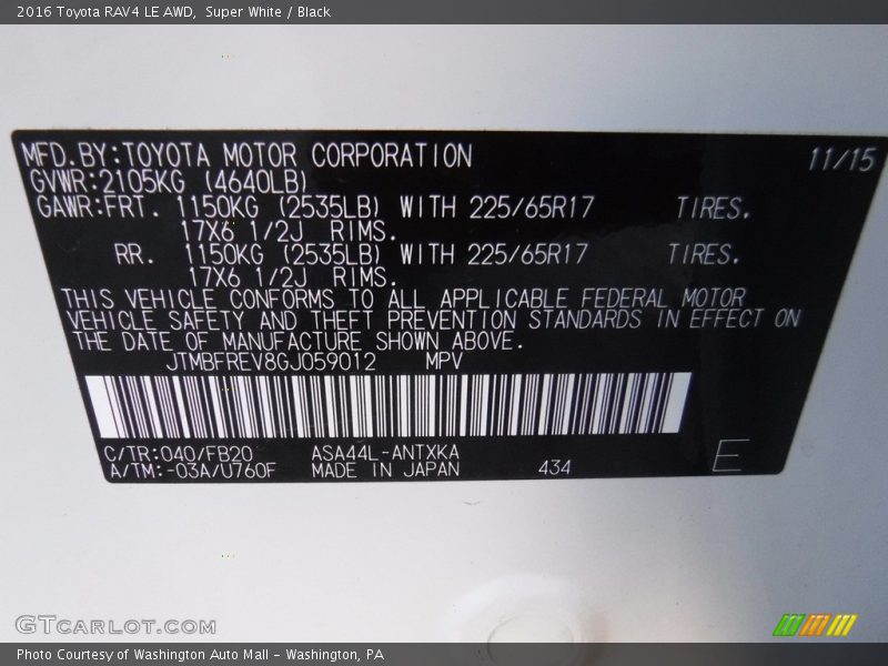 Super White / Black 2016 Toyota RAV4 LE AWD