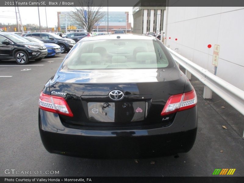 Black / Bisque 2011 Toyota Camry SE