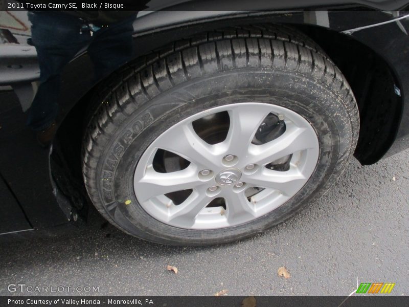 Black / Bisque 2011 Toyota Camry SE