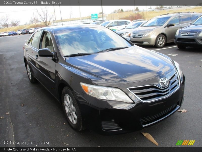 Black / Bisque 2011 Toyota Camry SE