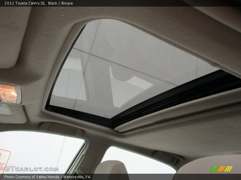 Black / Bisque 2011 Toyota Camry SE