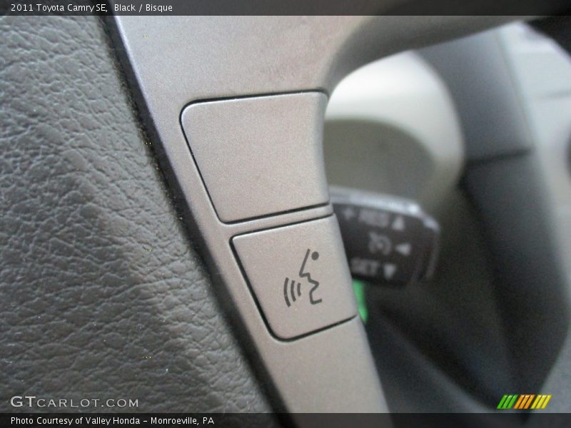 Black / Bisque 2011 Toyota Camry SE