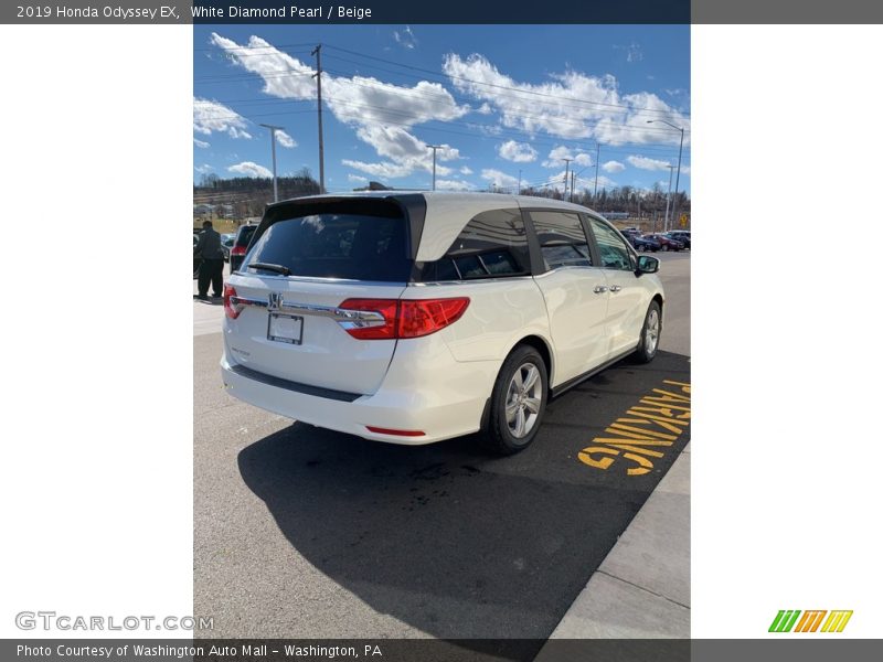 White Diamond Pearl / Beige 2019 Honda Odyssey EX