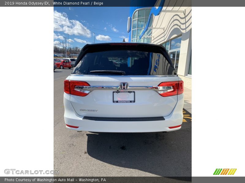 White Diamond Pearl / Beige 2019 Honda Odyssey EX