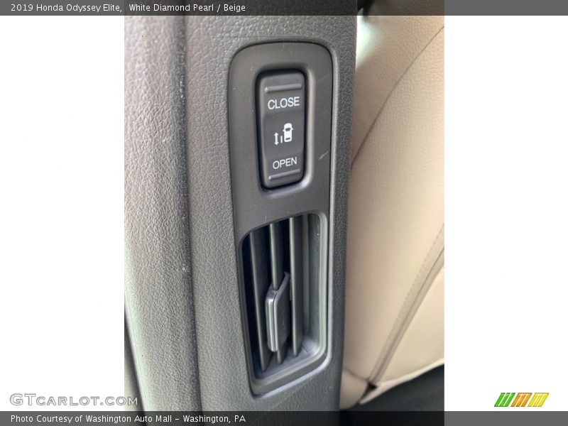 White Diamond Pearl / Beige 2019 Honda Odyssey Elite