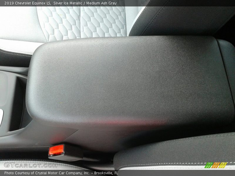 Silver Ice Metallic / Medium Ash Gray 2019 Chevrolet Equinox LS