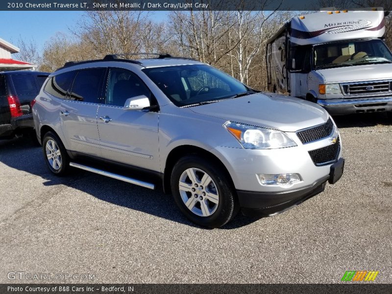 Silver Ice Metallic / Dark Gray/Light Gray 2010 Chevrolet Traverse LT
