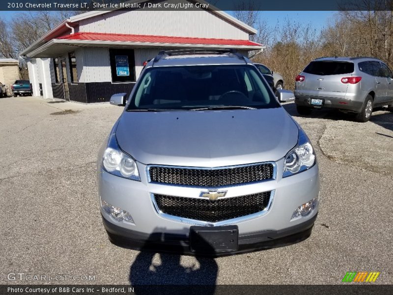 Silver Ice Metallic / Dark Gray/Light Gray 2010 Chevrolet Traverse LT