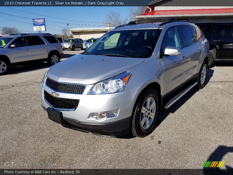 Silver Ice Metallic / Dark Gray/Light Gray 2010 Chevrolet Traverse LT