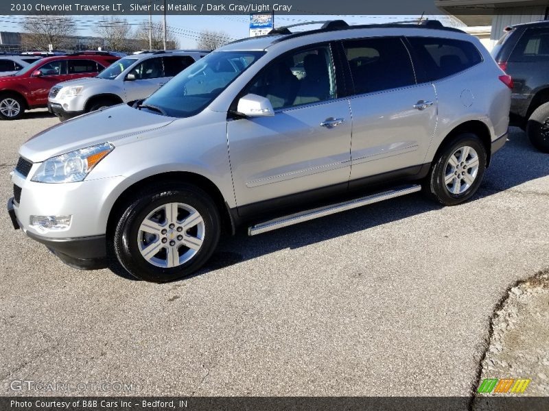 Silver Ice Metallic / Dark Gray/Light Gray 2010 Chevrolet Traverse LT