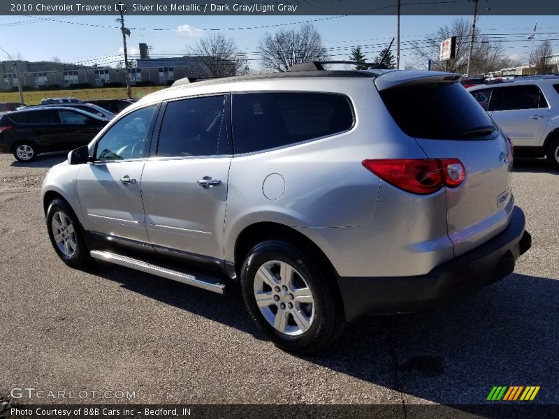 Silver Ice Metallic / Dark Gray/Light Gray 2010 Chevrolet Traverse LT
