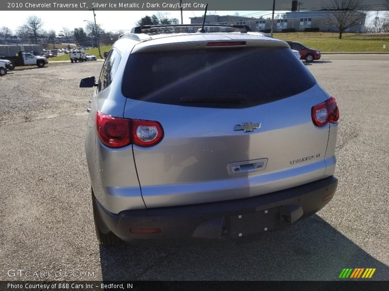 Silver Ice Metallic / Dark Gray/Light Gray 2010 Chevrolet Traverse LT