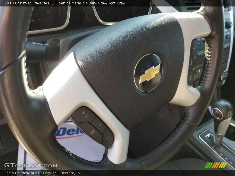 Silver Ice Metallic / Dark Gray/Light Gray 2010 Chevrolet Traverse LT