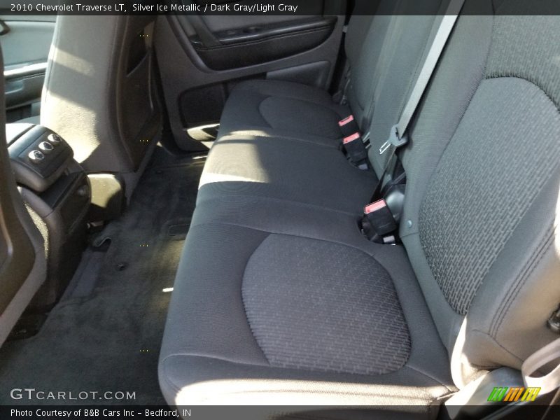 Silver Ice Metallic / Dark Gray/Light Gray 2010 Chevrolet Traverse LT
