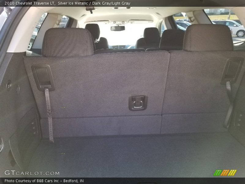 Silver Ice Metallic / Dark Gray/Light Gray 2010 Chevrolet Traverse LT