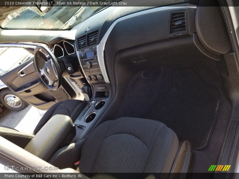 Silver Ice Metallic / Dark Gray/Light Gray 2010 Chevrolet Traverse LT