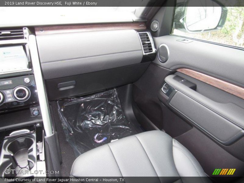 Fuji White / Ebony 2019 Land Rover Discovery HSE