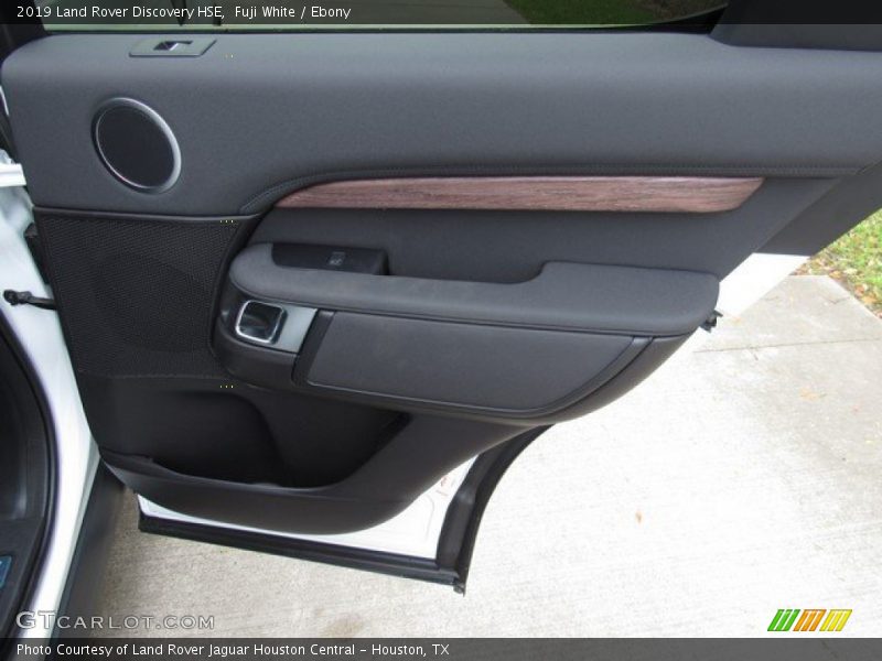Fuji White / Ebony 2019 Land Rover Discovery HSE