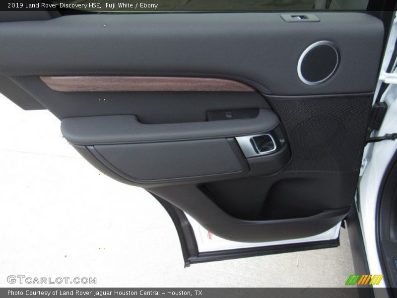 Fuji White / Ebony 2019 Land Rover Discovery HSE