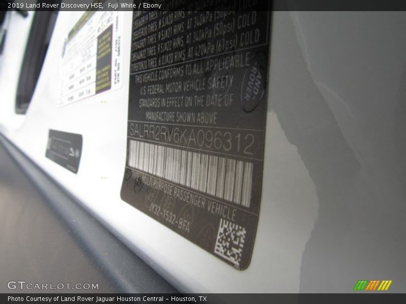 Fuji White / Ebony 2019 Land Rover Discovery HSE
