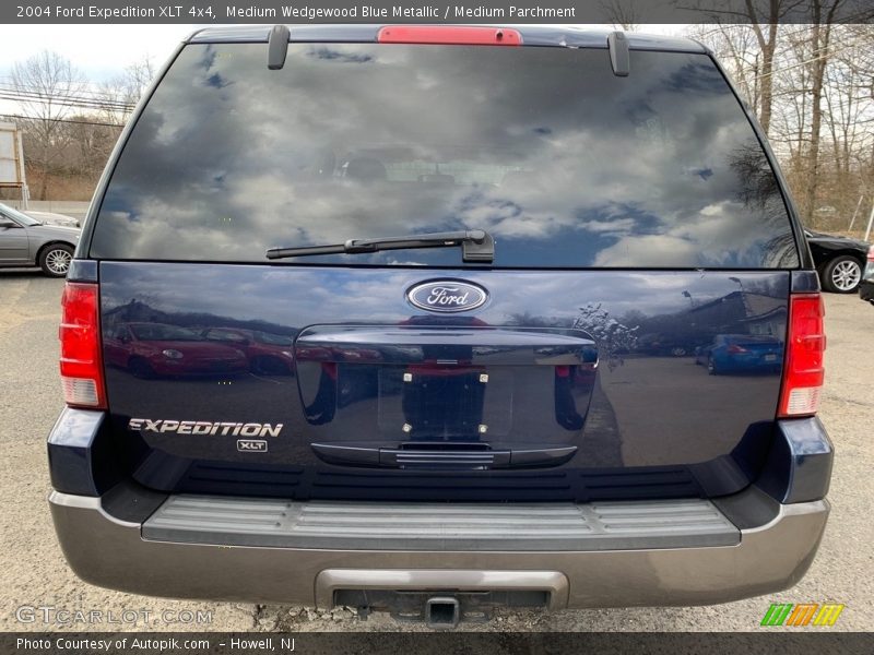 Medium Wedgewood Blue Metallic / Medium Parchment 2004 Ford Expedition XLT 4x4