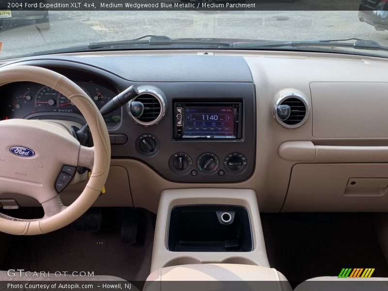 Medium Wedgewood Blue Metallic / Medium Parchment 2004 Ford Expedition XLT 4x4