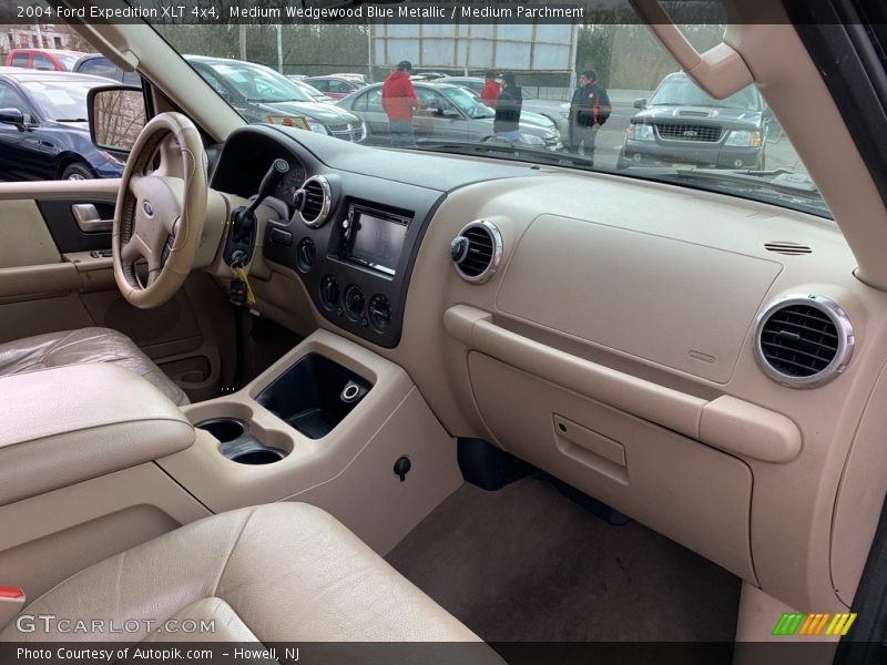 Medium Wedgewood Blue Metallic / Medium Parchment 2004 Ford Expedition XLT 4x4