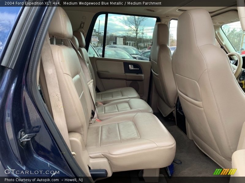 Medium Wedgewood Blue Metallic / Medium Parchment 2004 Ford Expedition XLT 4x4
