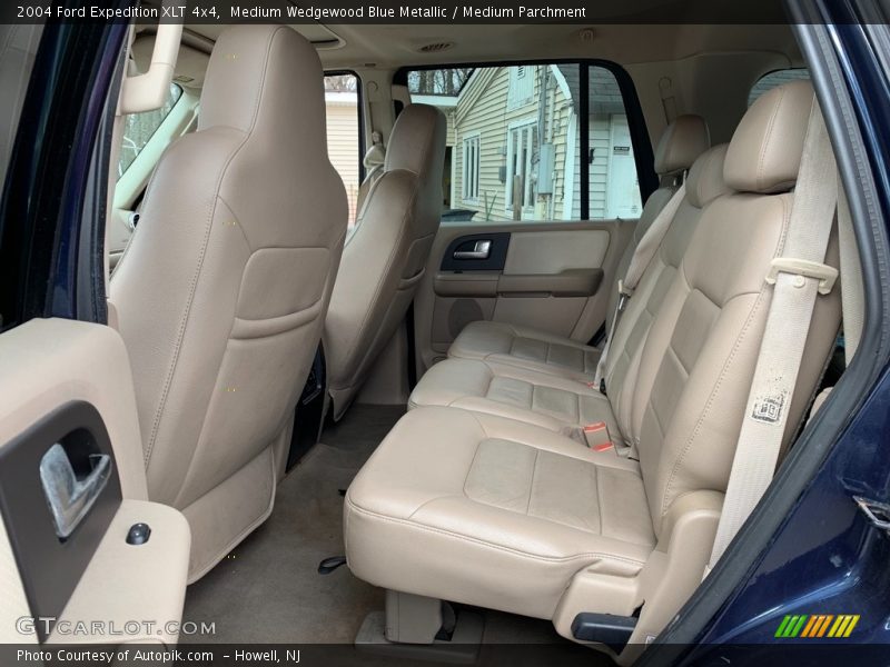 Medium Wedgewood Blue Metallic / Medium Parchment 2004 Ford Expedition XLT 4x4