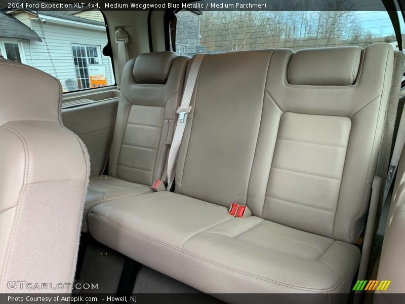 Medium Wedgewood Blue Metallic / Medium Parchment 2004 Ford Expedition XLT 4x4