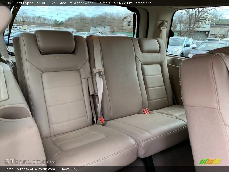 Medium Wedgewood Blue Metallic / Medium Parchment 2004 Ford Expedition XLT 4x4