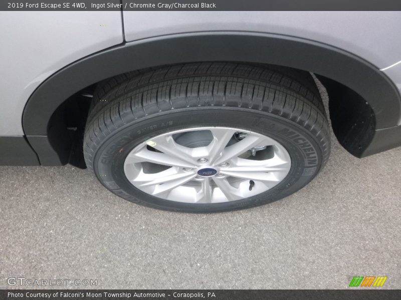 Ingot Silver / Chromite Gray/Charcoal Black 2019 Ford Escape SE 4WD