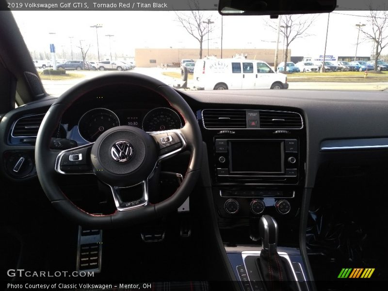 Tornado Red / Titan Black 2019 Volkswagen Golf GTI S
