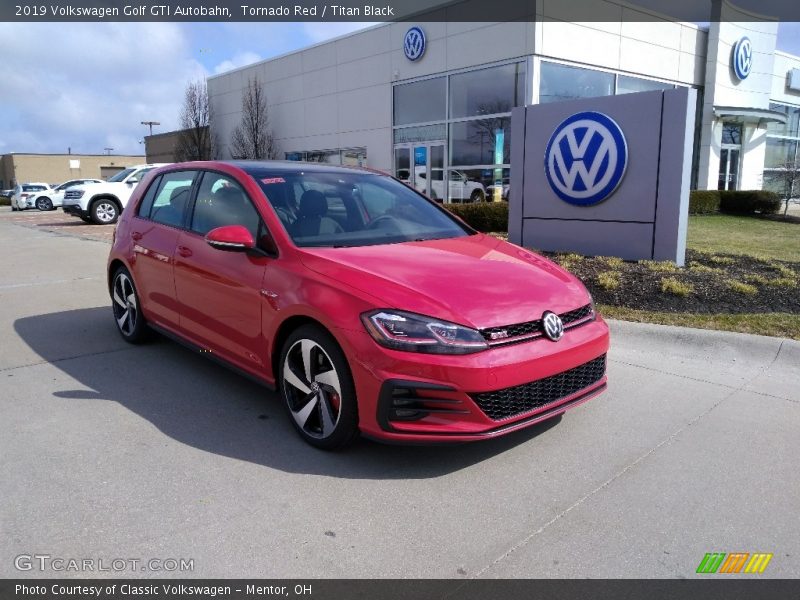 Front 3/4 View of 2019 Golf GTI Autobahn