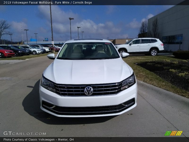 Pure White / Cornsilk Beige 2019 Volkswagen Passat Wolfsburg