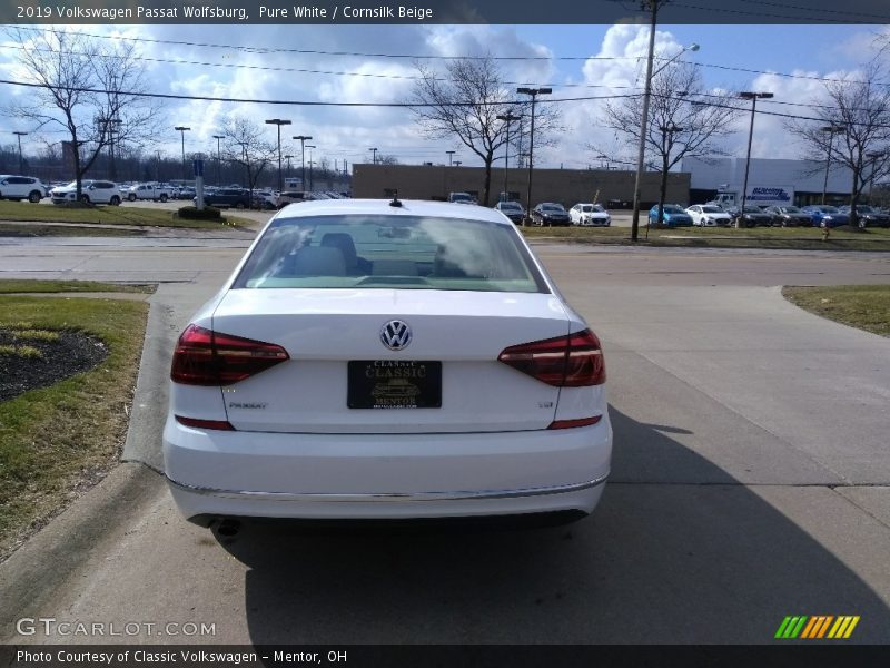 Pure White / Cornsilk Beige 2019 Volkswagen Passat Wolfsburg