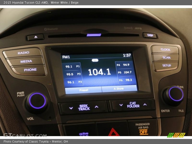 Winter White / Beige 2015 Hyundai Tucson GLS AWD