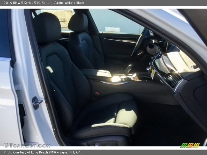 Alpine White / Black 2019 BMW 5 Series 530i Sedan