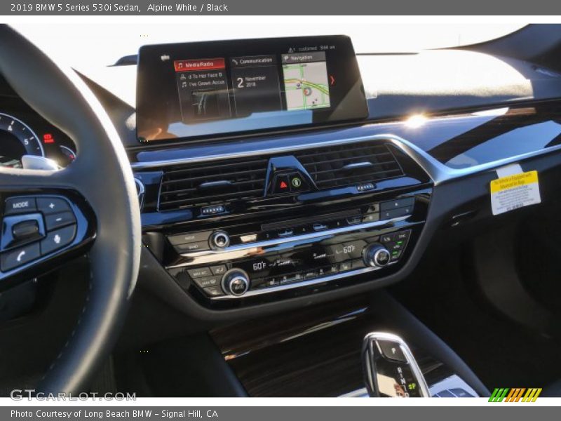 Alpine White / Black 2019 BMW 5 Series 530i Sedan