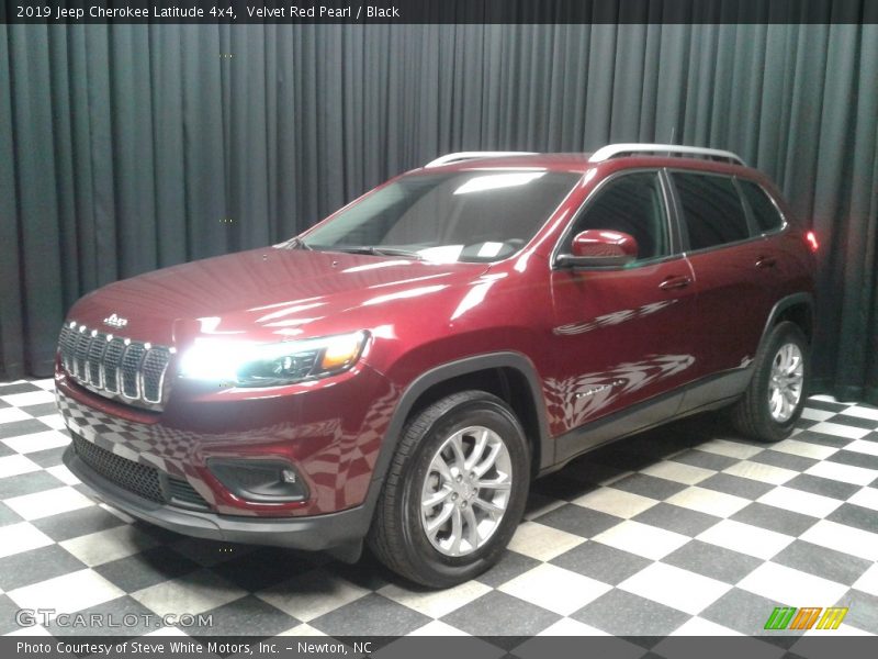Velvet Red Pearl / Black 2019 Jeep Cherokee Latitude 4x4